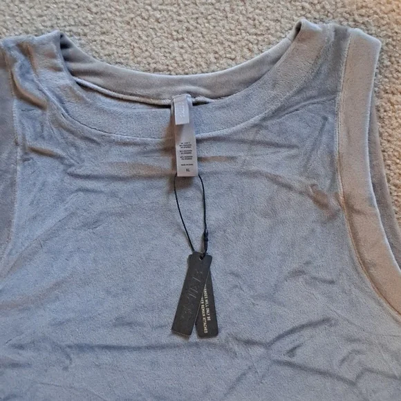 SKIMS VELOUR TANK XL - Picture 2 of 8